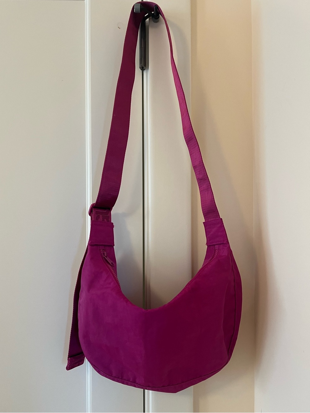 BNWT Baggu Med Crescent Bright Fuchsia - Picture 2 of 10